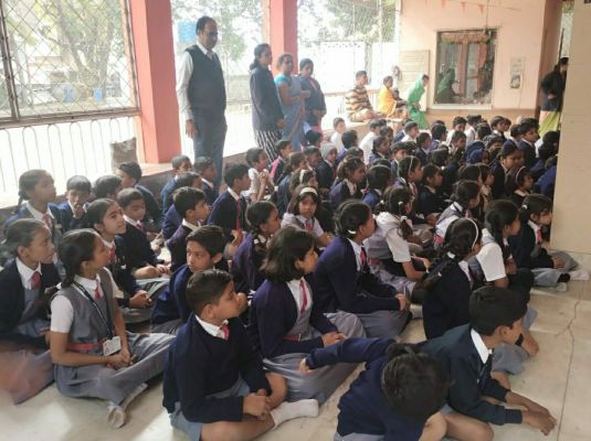  एसडीवी में नये साल की पहली प्रार्थना सभा में मंत्रोच्चार भी... महाराष्ट्र मंडल के स्कूल में संस्कारों पर दिया गया जोर