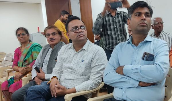 एनजीओ के साथ बुलाई गई बैठक में महाराष्ट्र मंडल ने नगर निगम को दिए कई महत्वपूर्ण सुझाव