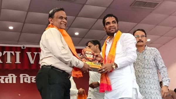  बागेश्वर धाम समिति ने महाराष्ट्र मंडल को किया सम्मानित