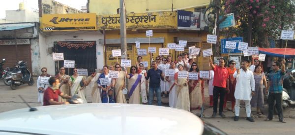 जागरूकता अभियानः  राहगीरों ने मुस्कुराकर भरी हामी.... कहा-जरुर करेंगे मतदान