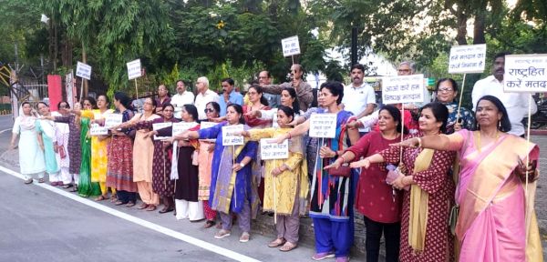 जागरूकता अभियानः  रायपुर के 12 व्यस्ततम चौराहों और कई उद्यानों में चलाया गया मतदान जागरूकता अभियान