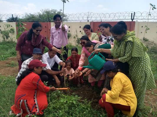 मंडल की पर्यावरण समिति ने माना विमानतल में रोपे पौधे, लिया सुरक्षा का संकल्प