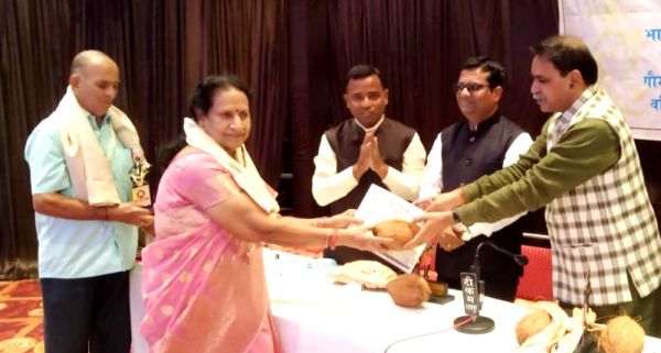  मुकेश शाह, लोणकर दंपती, आंध्रा समाज व जिंदगी न मिलेगी दोबारा को गौरव अलंकरण सम्मान