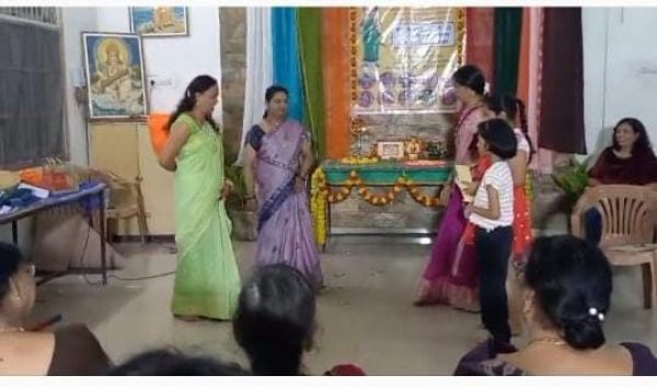 दिवाली मिलन में &lsquo;कामवाली&rsquo; का मंचन... महिलाओं ने खेले कई रोचक खेल