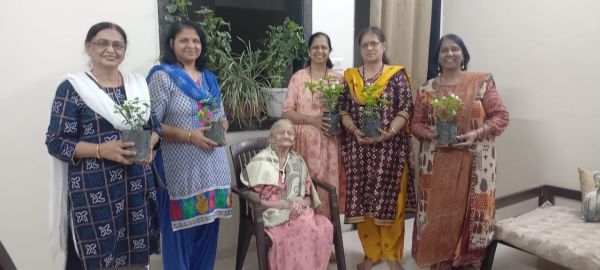  बुजुर्गों के जन्मदिन को सेलिब्रेट कर रहा महाराष्ट्र मंडल