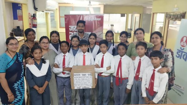 संत ज्ञानेश्वर स्कूल के बच्चों ने देश के जवानों को भेजी राखियां