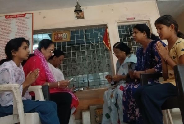 वल्लभनगर केंद्र की महिलाओं के साथ बच्चों ने किया हनुमान चालीसा पाठ