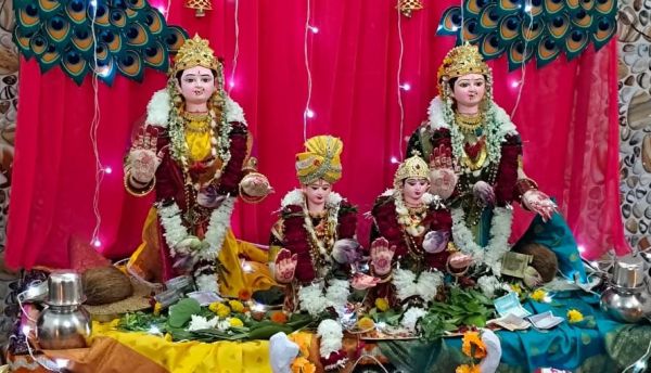 विघ्नहर्ता से मिलने मायके आईं महालक्ष्मी, महाराष्ट्रीयन परिवारों में हुई पूजा 