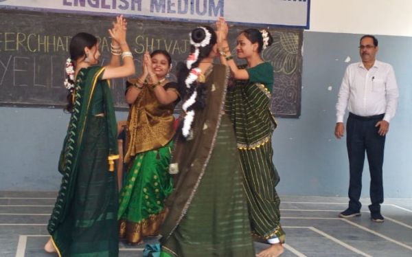 सुआ नृत्य में नजर आई छत्तीसगढ़ की संस्कृति