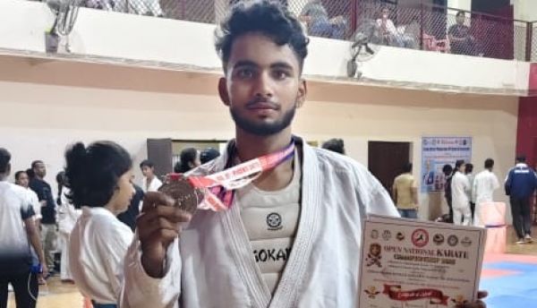 आल इंडिया ओपन नेशनल कराते में योगेश ने जीता सिल्वर मेडल