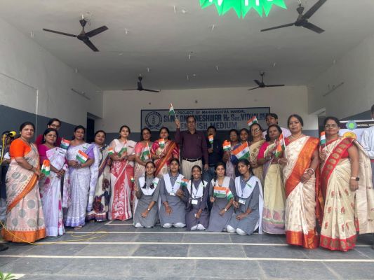 संत ज्ञानेश्वर विद्यालय में हुआ वंदे मातरम का सामूहिक गान