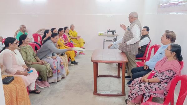 सियान गुड़ीः  महाराष्ट्र मंडल के इस प्रकल्प में पहले दिन बुजुर्गों में दिखा उत्साह