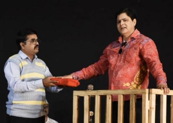  अनिकेत की भावनाओं से स्&zwj;तब्&zwj;ध रह गए दर्शक