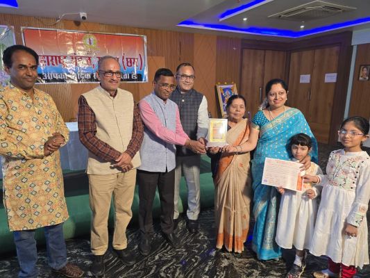 विदेशों में भी खोलें जाएं मराठी साहित्यिक स्&zwj;पर्धाओं के परीक्षा केंद्र: अमीन