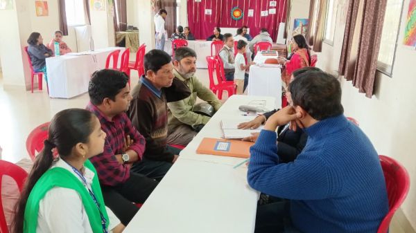 बच्चों के रिजल्ट जानने अभिभावकों में दिखा उत्साह