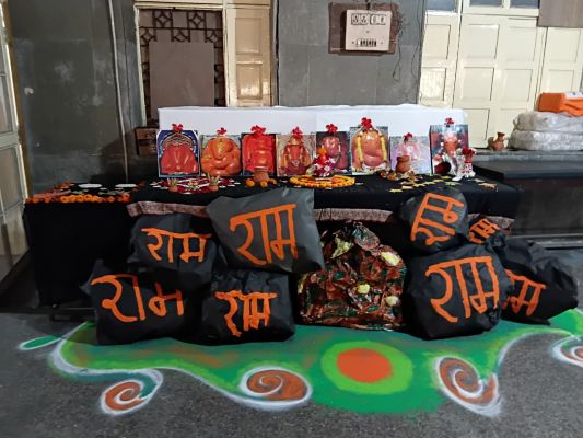 डंगनिया और चौबे कालोनी केंद्र ने मनाया हल्दी-कुंकू.... वाण पाकर खिले चेहरे