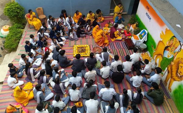 वसंत पंचमी पर संत ज्ञानेश्वर विद्यालय में हुई मां सरस्वती की पूजा