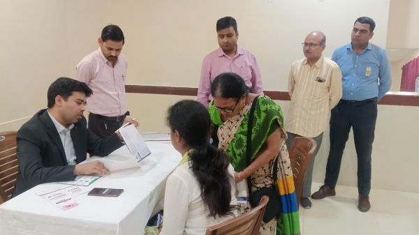 नि:शुल्क कार्डियक कैंप में उमड़ी भीड़... बुजुर्गों के साथ युवाओं ने कराई स्वास्थ्य जांच