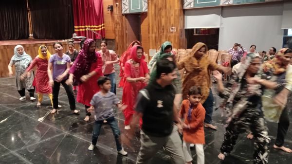  'जाणता राजा&rsquo; में अभिनय के लिए महिला, पुरुष और बच्चों ने दिया ऑडिशन