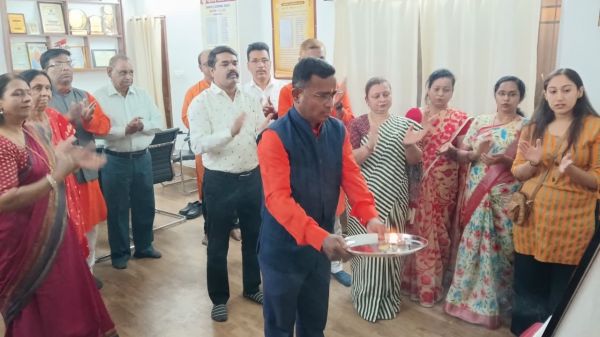 शिवाजी जयंती पर जय भवानी-जय शिवाजी के नारों से गूंजा महाराष्ट्र मंडल