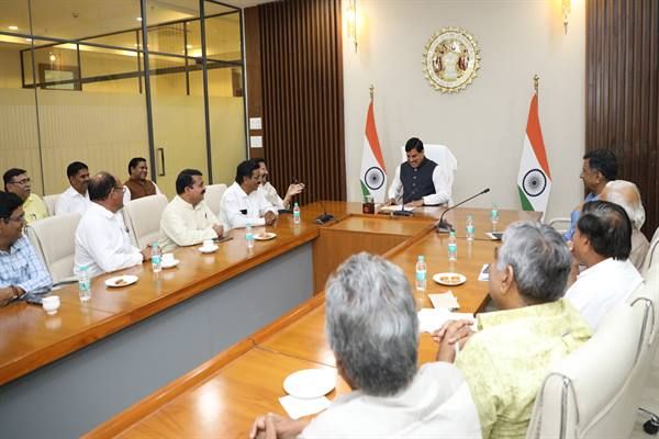 मुख्यमंत्री से मिले मध्यप्रदेश बस ऑनर्स एसोसिएशन के पदाधिकारी