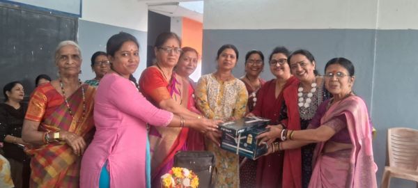 किटी को दिया उत्सव का रंग...  हल्दी कुंकू के साथ खेले रोचक गेम्स