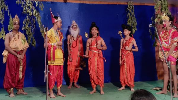  बच्चों की प्रस्तुति दे गई संदेश... हर बात को जानने का होता है उचित समय