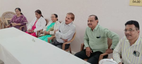 सियान गुड़ी में बुजुर्गों ने खेला पासिंग-पास गेम