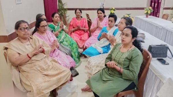 चौबे कालोनी, रोहिणीपुरम, बूढ़ापारा और अमलीडीह केंद्र में हुआ चालीसा पाठ