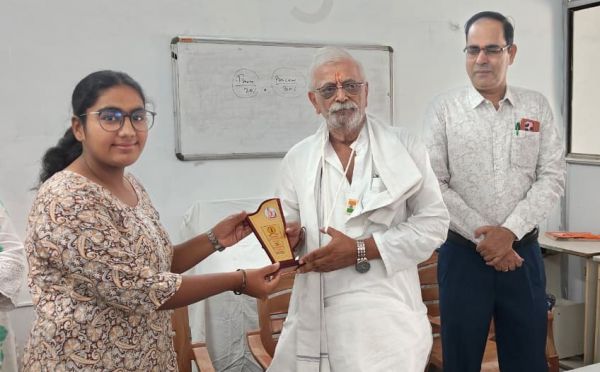 संत ज्ञानेश्वर विद्यालय के बच्चों ने जाना सफलता के पांच मूल मंत्र और दो सैनिक को