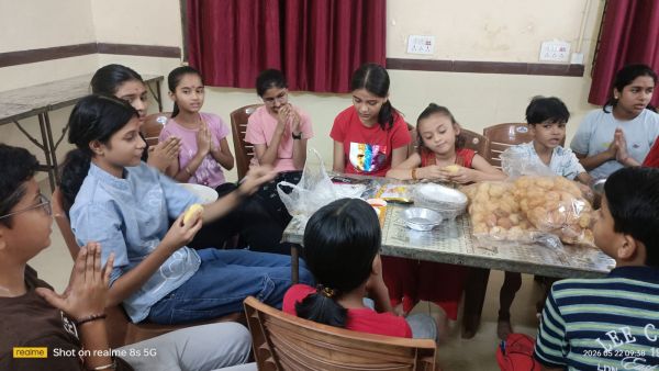 बच्चों ने सिम्बॉल को पहचान किया ड्रा... म्यूजिकल चेयर का उठाया लुत्फ