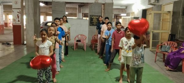 बाल संस्कार शिविर में बच्चों ने की मस्ती, मैंगो शेक रहा खास