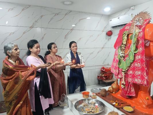 अधिक मास के शनिवार को घी के दीये जलाकर हुआ हनुमान चालीसा पाठ