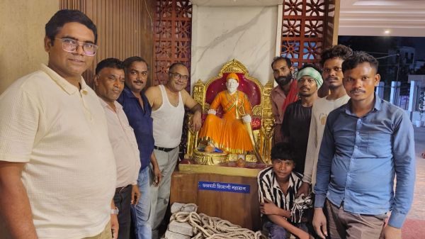 शिवाजी प्रतिमा 500 किलो वजन... पांच घंटे की मेहनत और 20 से अधिक लोग