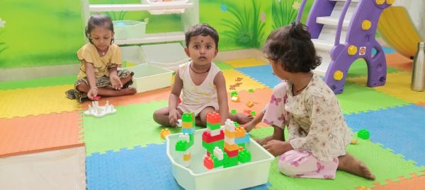 हाइटेक आंगनबाड़ी में आगामी कार्यों के लिए आज सुबह बैठक