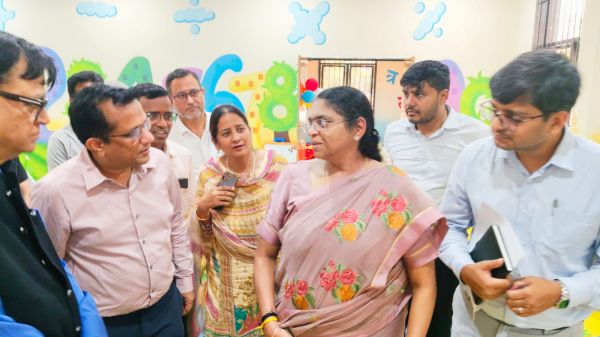 नगरीय प्रशासन विभाग की सचिव पहुंची हाईटेक आंगनबाड़ी, कहा बच्चों को बनाए अच्छा नागरिक
