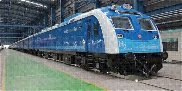 भारत की पहली हाइड्रोजन फ्यूल सेल ट्रेन लगभग 2,600 यात्रियों की क्षमता के साथ परिवहन के लिए तैयार