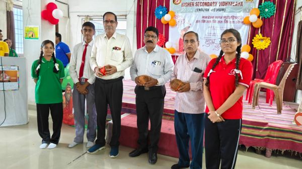  संत ज्ञानेश्वर शाला में गुरु पूर्णिमा पर रही परंपरागत धूम