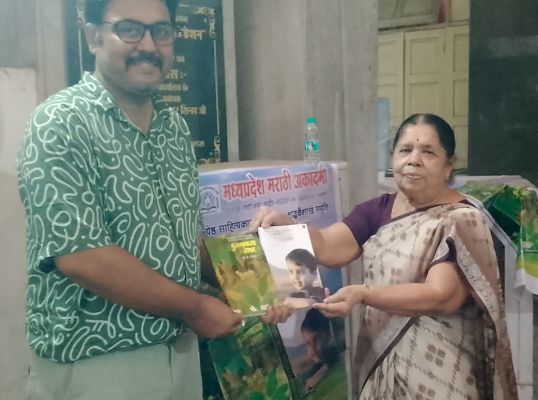 मराठी अभिनव वाचक स्&zwj;पर्धा की पुस्&zwj;तकें वितरित, प्रतियोगिता 27 सितंबर को