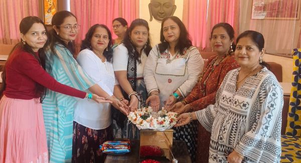 हरतालिका तीज पर अमलीडीह केंद्र ने किया "आवरण सहभोज" का आयोजन