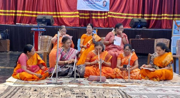  महाराष्ट्र मंडल की महिला केंद्रों ने दी सुंदर मराठी हिंदी भजनों की प्रस्तुति