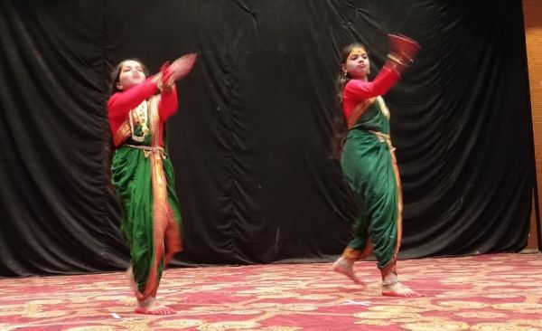 &lsquo;सुखहर्ता-दुखहर्ता..&rsquo; से &lsquo;अलबेला सजन आयो&hellip;&rsquo; ने बटोरी तालियां