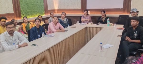 &lsquo;सामाजिक कुरीति के लिए अभिभावक जिम्मेदार&rsquo; पक्ष-विपक्ष दोनों ने दृढ़ता से रखे विचार