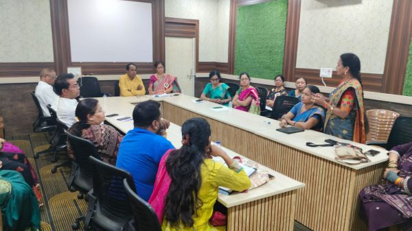&lsquo;परिवार विघटन का भयानक स्वरूप देख भावी पीढ़ी हमें देगी दोष&rsquo;