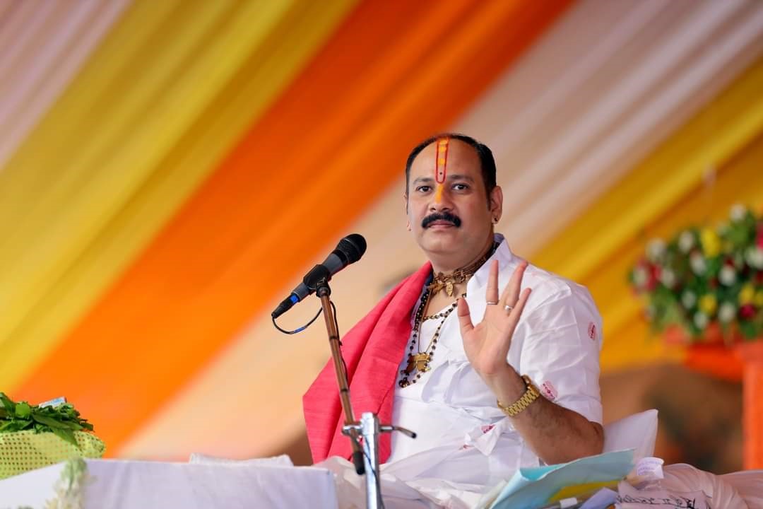 शिव जी की भक्ति ऐसी की 46 डिग्री तापमान भी नहीं रोक पाया भक्तो को, अमलेश्वर में चल रही शिवमहापुराण कथा  