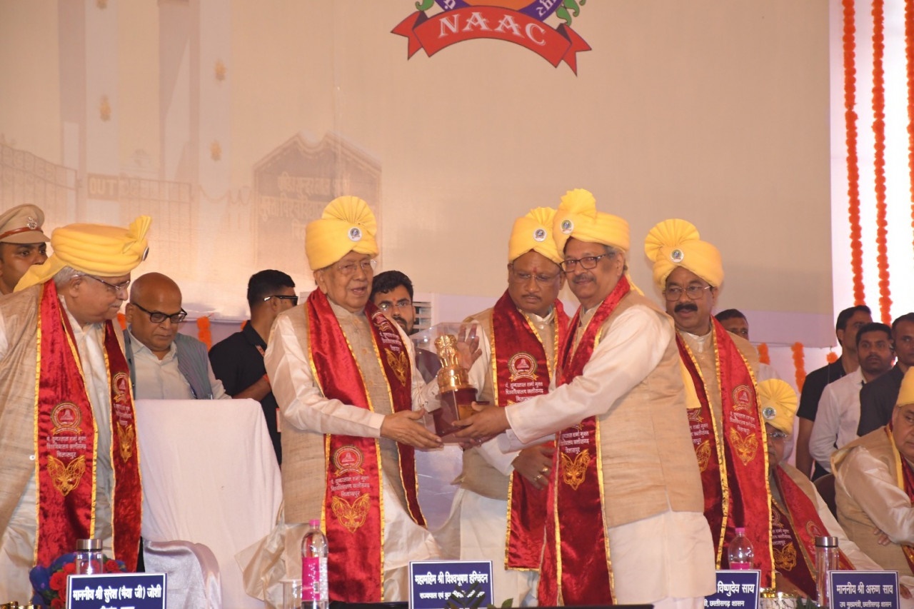 पंडित सुंदरलाल शर्मा मुक्त विश्वविद्यालय के छठवें दीक्षांत समारोह में शामिल हुए : राज्यपाल विश्व भूषण हरिचंदन एवं मुख्यमंत्री विष्णु देव साय