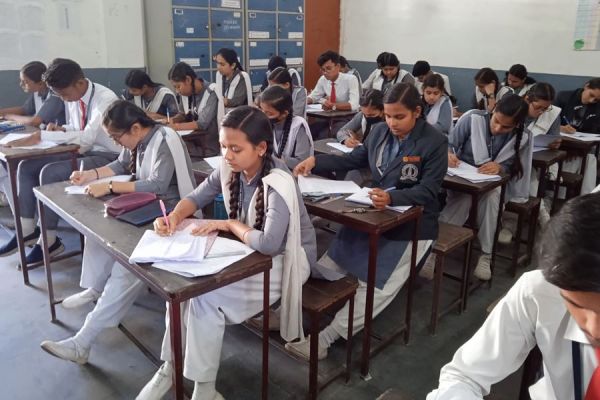 Board Exam 2023:  सुंदर हैंडराइटिंग अच्छे नंबर में करेगी सहयोग