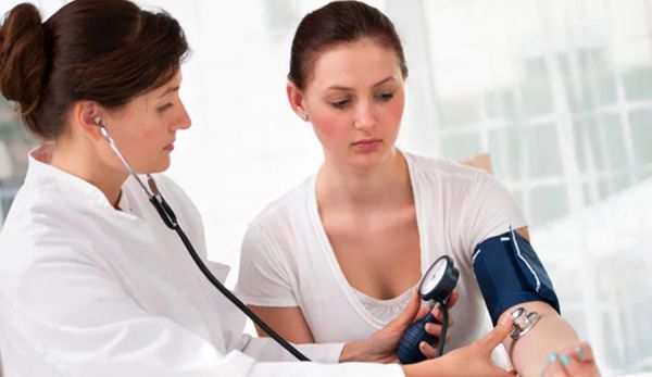 क्या आप भी जूझ रहे हैं हाइपरटेंशन से... तो इस फल को कर लें अपनी डाइट में शामिल... होंगे फायदे ही फायदे