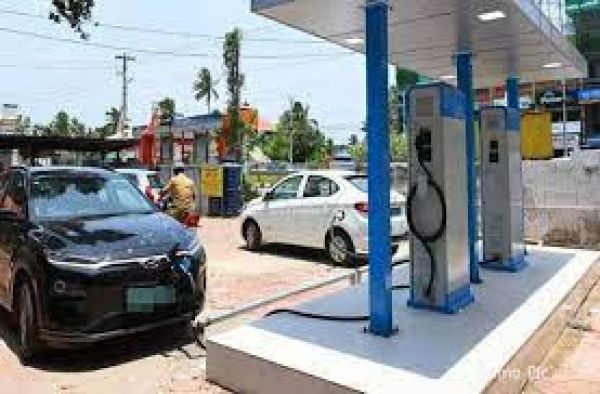 Business Idea : शुरू करें इलेक्ट्रिक व्हीकल चार्जिंग स्टेशन, होगी जबरदस्त कमाई, ऐसे करें शुरुआत...