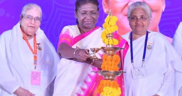 भारत के राष्ट्रपति ने ब्रह्माकुमारीज द्वारा आयोजित 'स्वच्छ और स्वस्थ समाज के लिए आध्यात्मिक सशक्तिकरण' के राष्ट्रीय शुभारंभ को सुशोभित किया